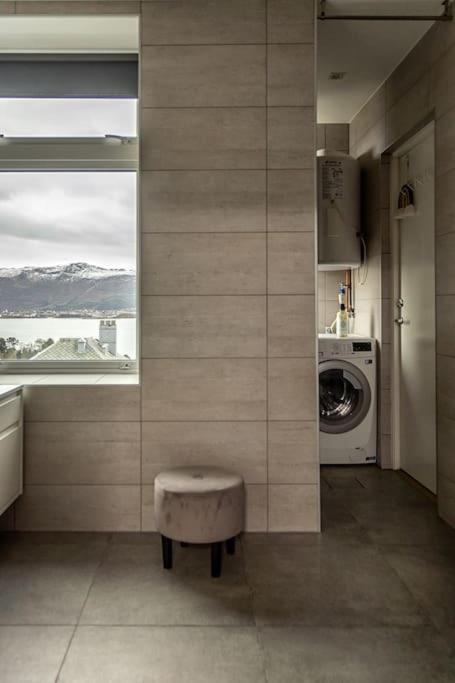 Fjord-view Apartment, 10 Min Walk To Centrum Alesund