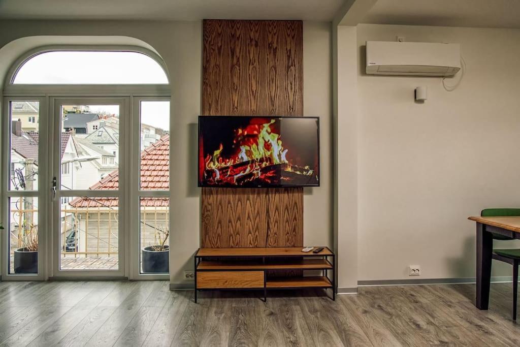 Fjord-view Apartment, 10 Min Walk To Centrum Apartment