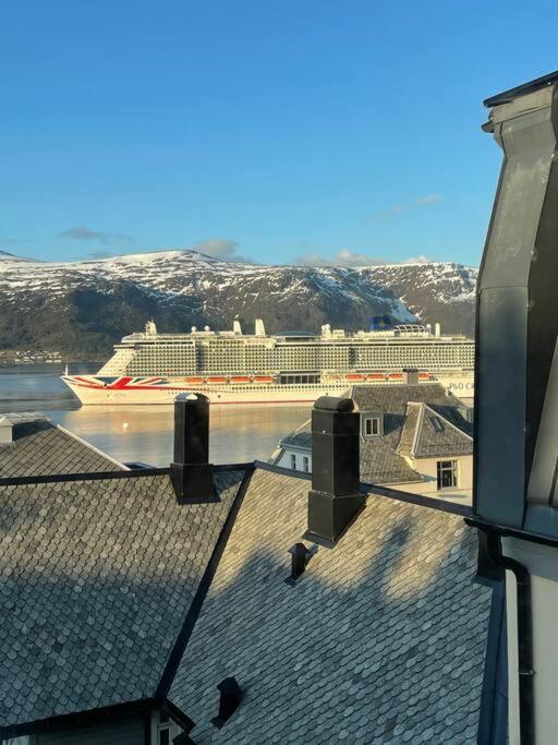 Fjord-view Apartment, 10 Min Walk To Centrum Apartment Alesund